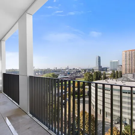 W Downtown View & Garage Parking شقة براتسيلافا