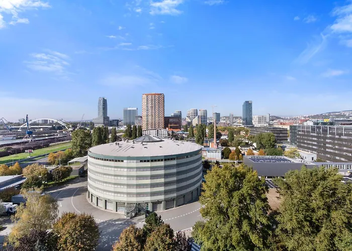 W Downtown View & Garage Parking Апартаменты *