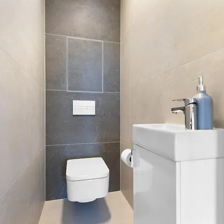 W Downtown View & Garage Parking Apartment *
