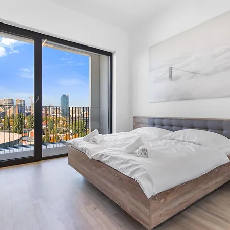아파트 W Downtown View & Garage Parking 브라티슬라바