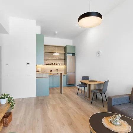 W Downtown View & Garage Parking 아파트 *