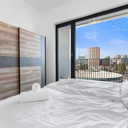 아파트 W Downtown View & Garage Parking 브라티슬라바